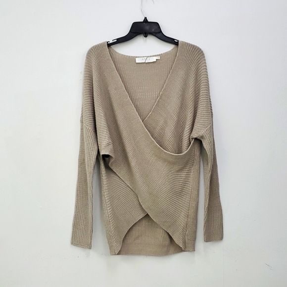🆕️ NEW Wrap Front Sweater  In Oatmeal ASTR THE LABEL S - Picture 7 of 9